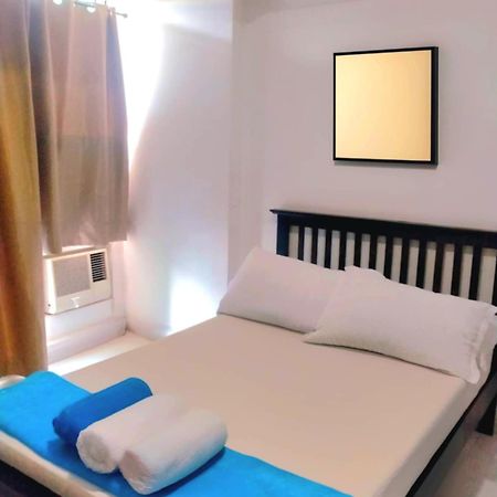 Sm Bicutan Condotel Manila Esterno foto